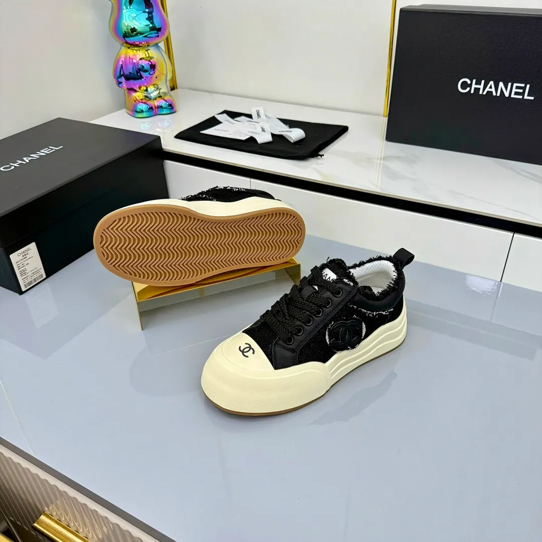 👟👟Ex-factory price 620👟👟 Chanel bread shoes ~ original calfskin panda shoes Chanel 25C latest hot style panda black and white sports shoes casual sneakers Xiaoxiang hot item classic black and white panda color coco girls must pay Fabric: original custom mixed sheepskin lining: original imported breathable mesh lining outsole: Original molded rubber + TPU combination Size: Women's 35-41 Buy now👉
